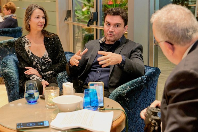 vistita oficial del ministro de turismo de Brasil a Barcelona. Interpretación portugués, español, francés e inglés. Entrevista periodista